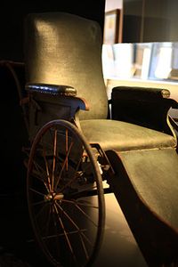 Rollstuhl f&uuml;r Kriegsversehrte